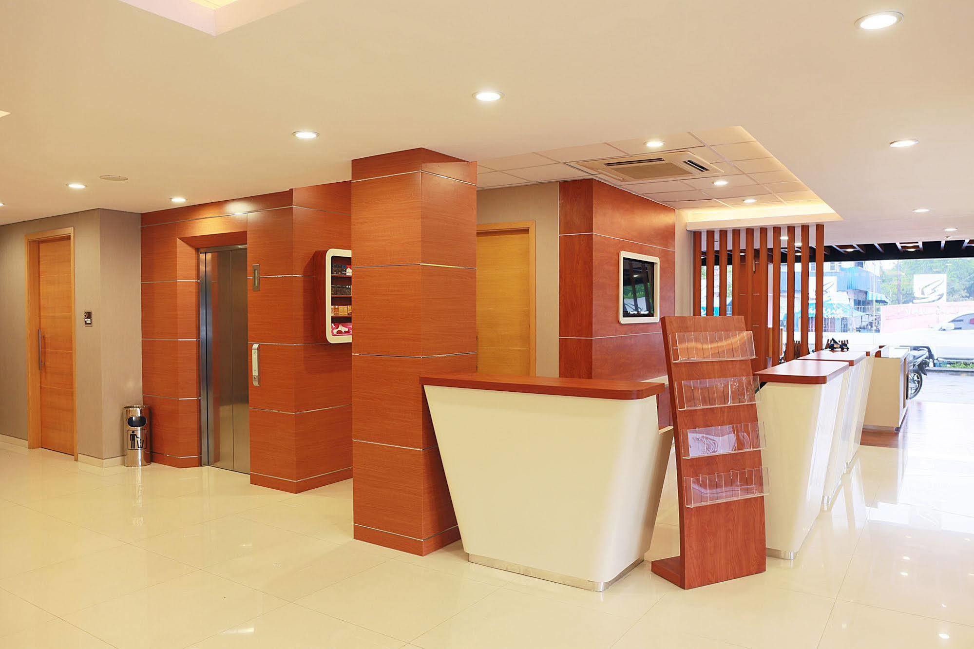 Citihub Hotel @ Pecindilan Surabaya Luaran gambar