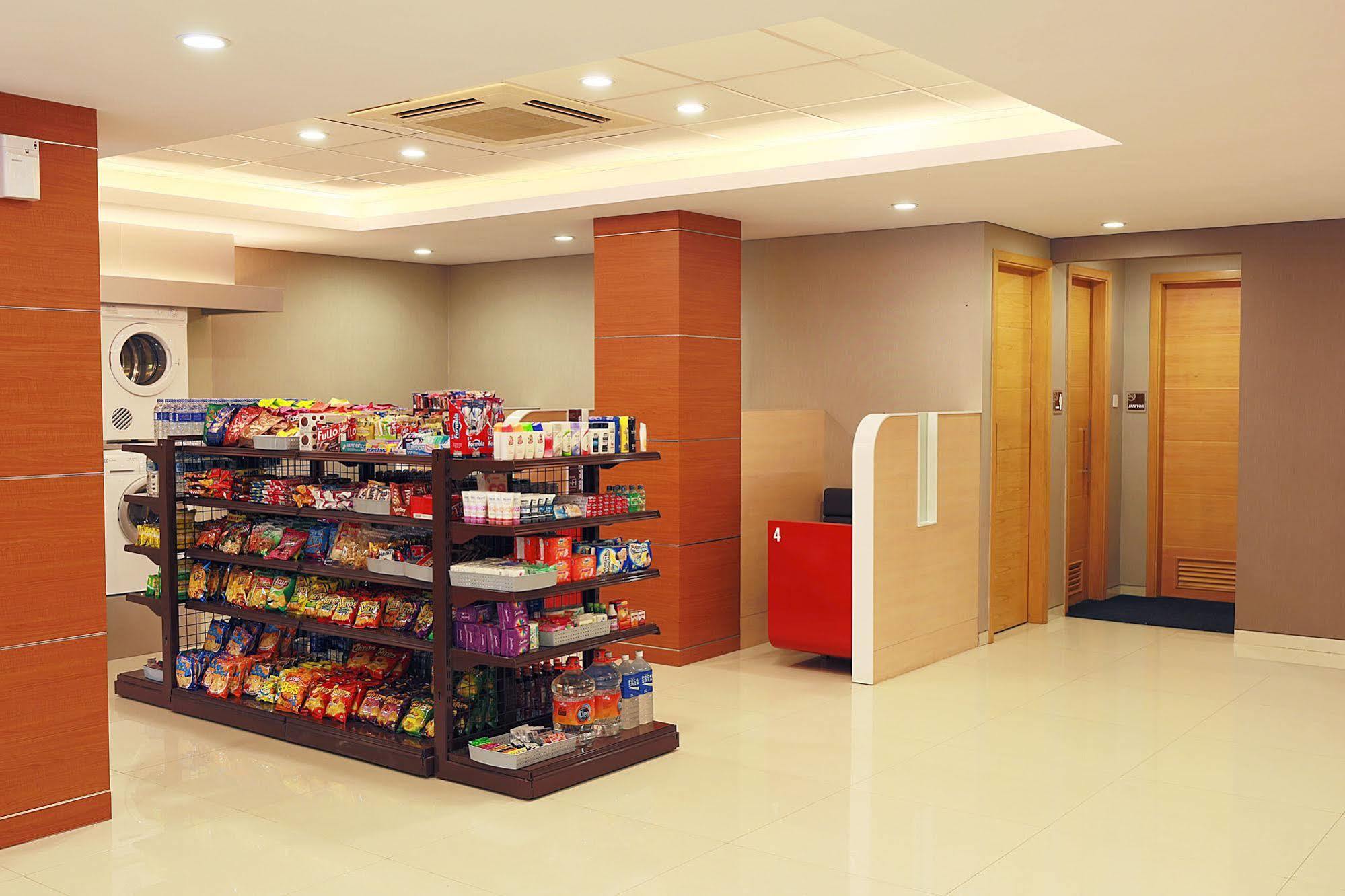 Citihub Hotel @ Pecindilan Surabaya Luaran gambar