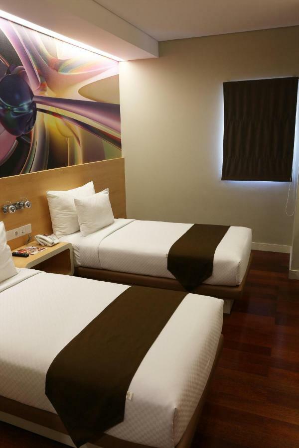 Citihub Hotel @ Pecindilan Surabaya Luaran gambar