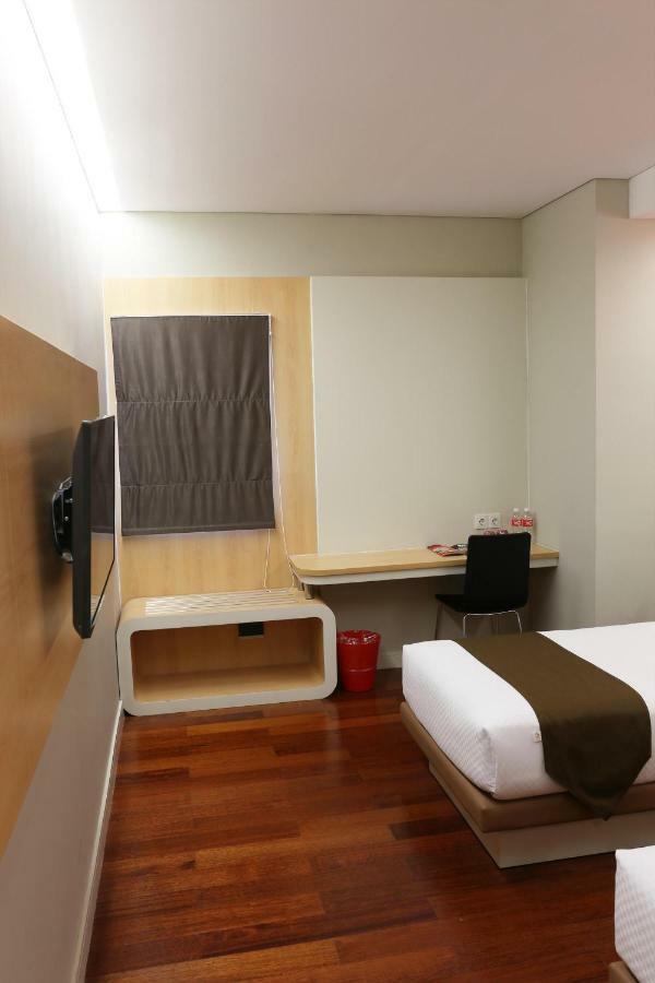 Citihub Hotel @ Pecindilan Surabaya Luaran gambar
