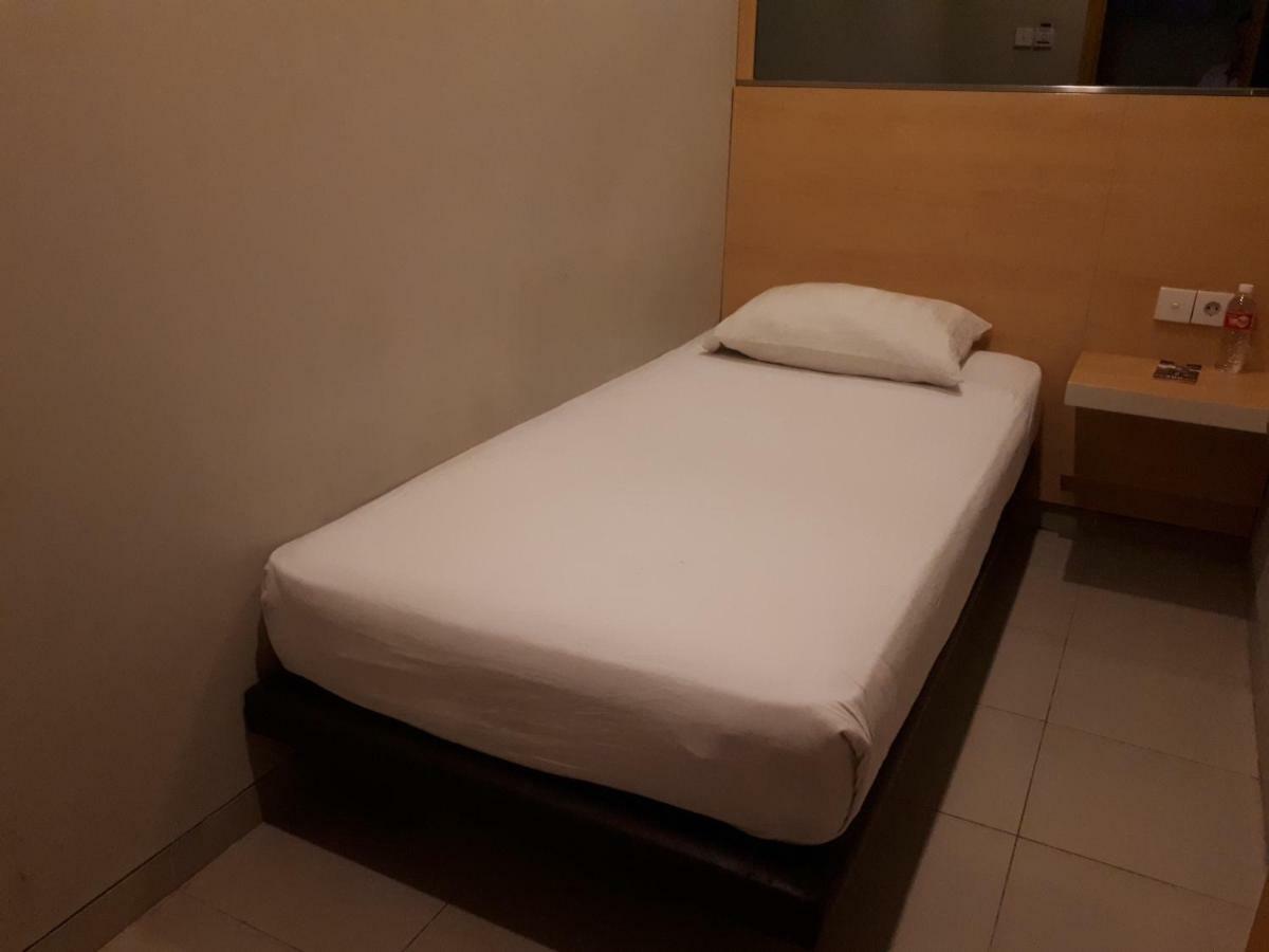 Citihub Hotel @ Pecindilan Surabaya Luaran gambar