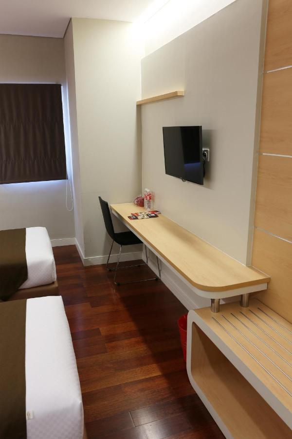 Citihub Hotel @ Pecindilan Surabaya Luaran gambar