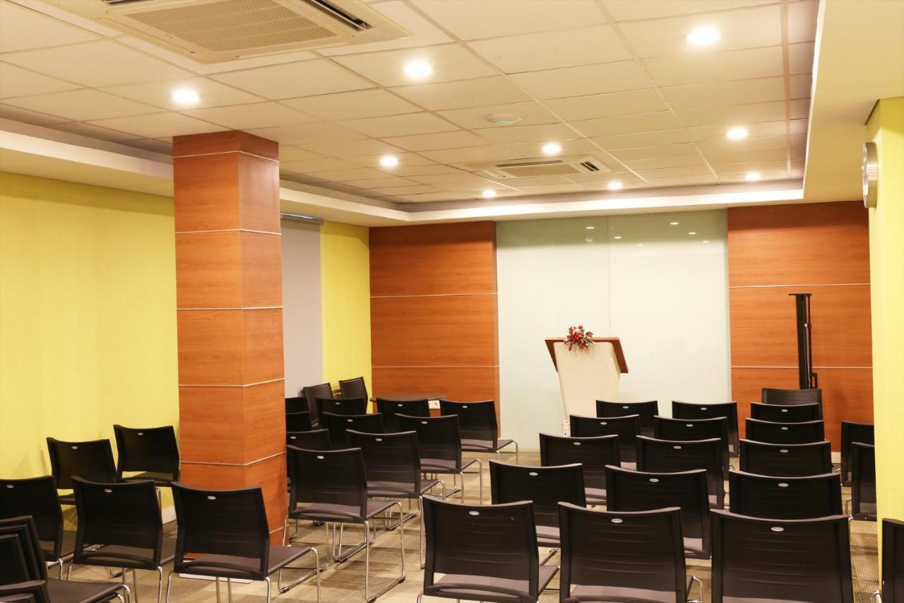 Citihub Hotel @ Pecindilan Surabaya Luaran gambar